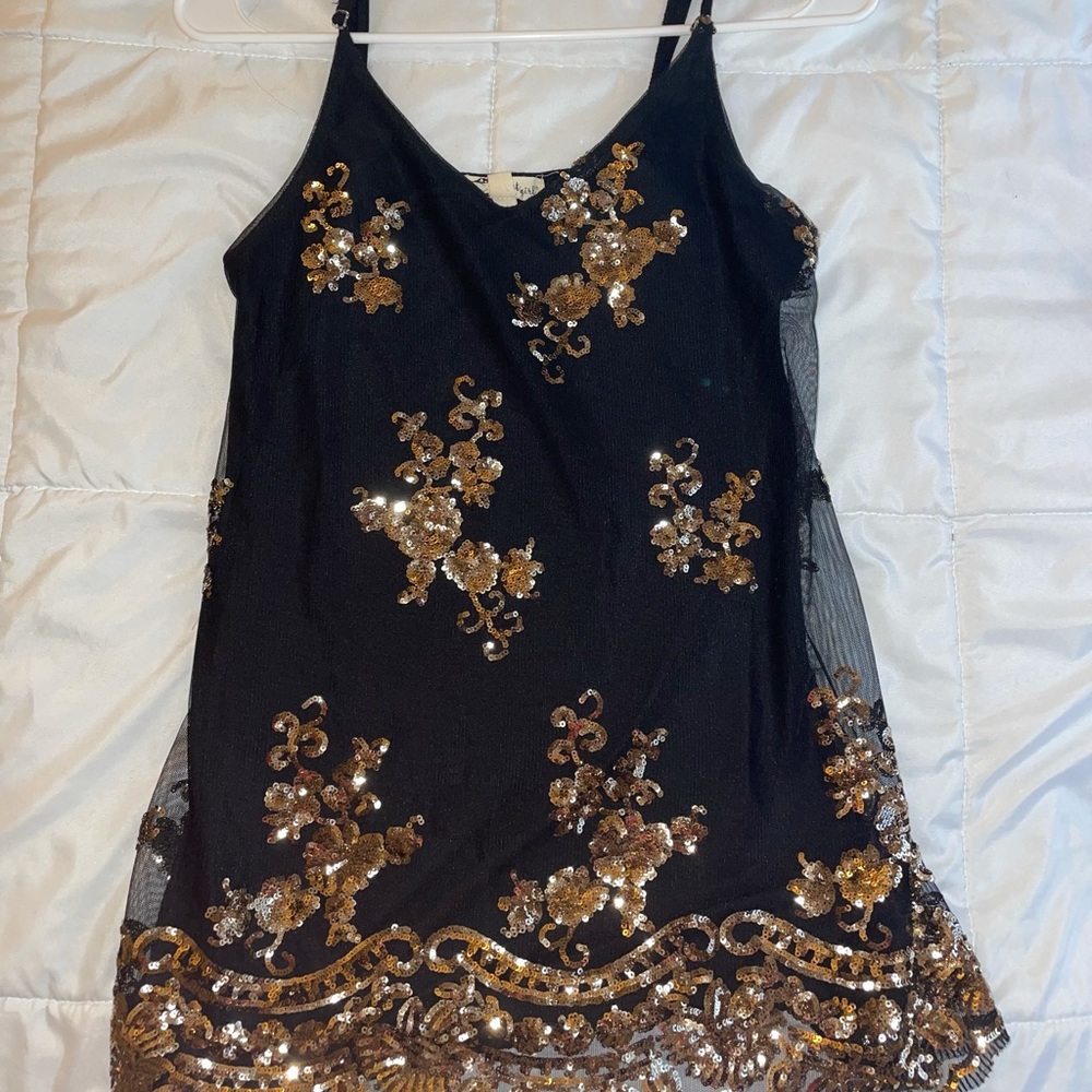 CUTE black strap top with gold accents